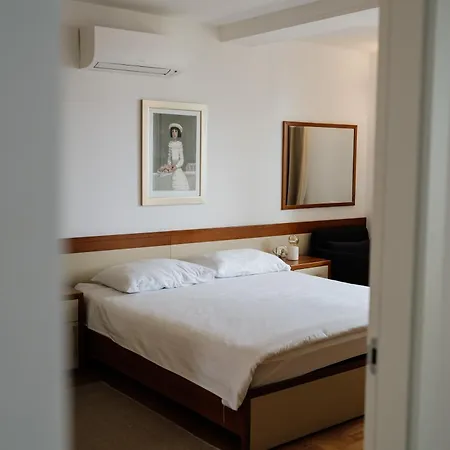 Apartmaji Punta Veli Losinj Exterior photo