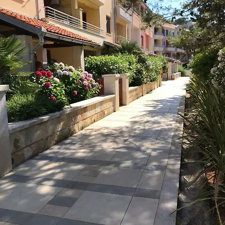 Apartmaji Punta Veli Losinj Exterior photo
